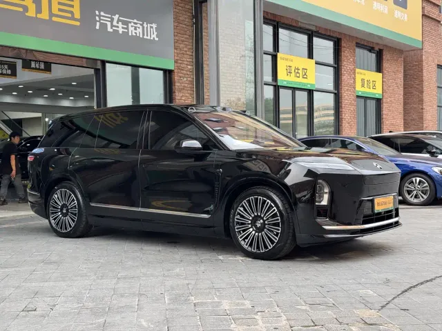 Nio ES8 — Фото автомобиля 3