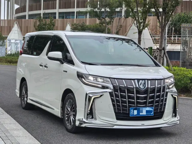 Toyota Alphard — Фото автомобиля 3