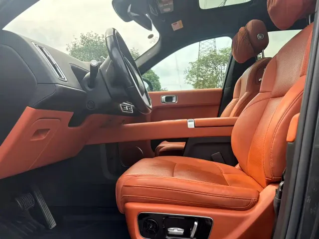 Li Auto L8 — Фото автомобиля 4