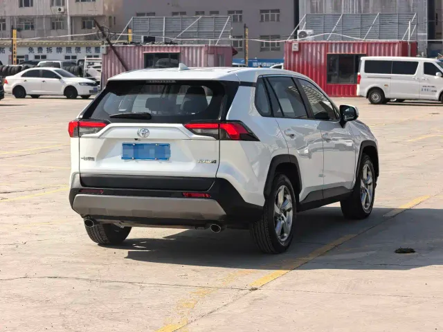 Toyota RAV4 — Фото автомобиля 9