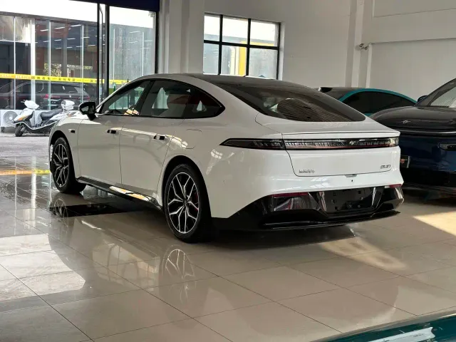 Dongfeng eπ 007 — Фото автомобиля 4