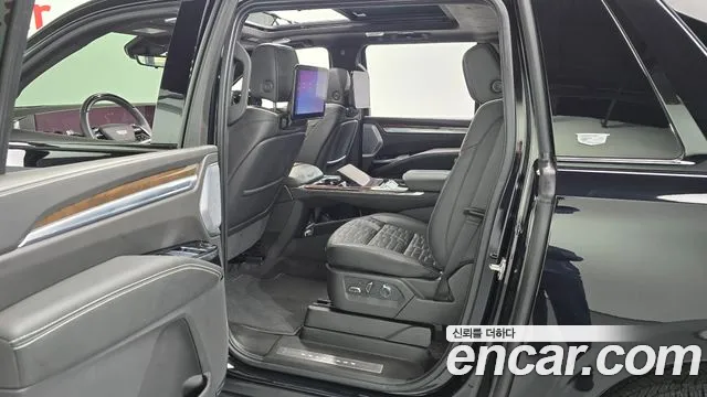 Cadillac Escalade 5th Gen — Фото автомобиля 11