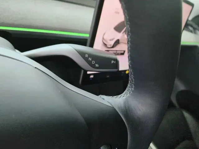 Tesla Model Y — Фото автомобиля 13