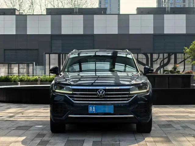 Volkswagen Touareg — Фото автомобиля 2