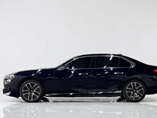 BMW 7 Series — Фото автомобиля 3