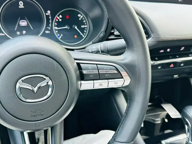 Mazda Axela — Фото автомобиля 8