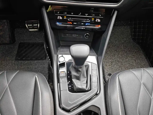 Volkswagen Tiguan L — Фото автомобиля 17