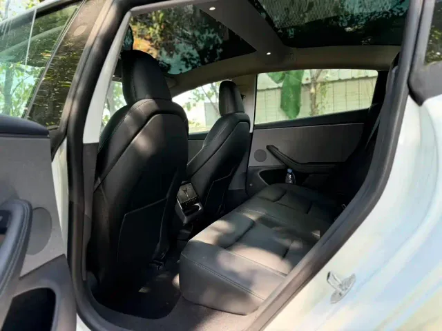 Tesla Model 3 — Фото автомобиля 6
