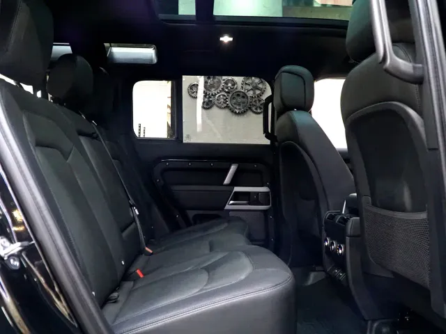 Land Rover Defender — Фото автомобиля 10