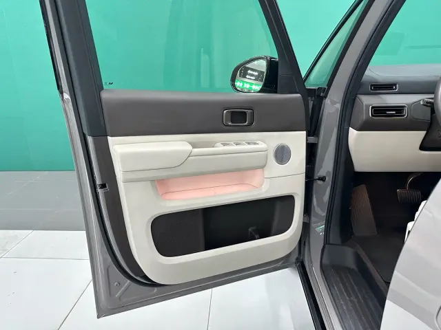 Li Auto MEGA — Фото автомобиля 14
