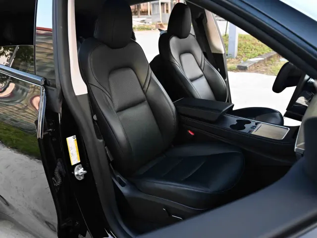 Tesla Model Y — Фото автомобиля 9