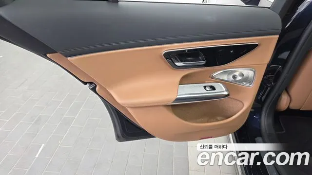 Mercedes-Benz E-Class — Фото автомобиля 23