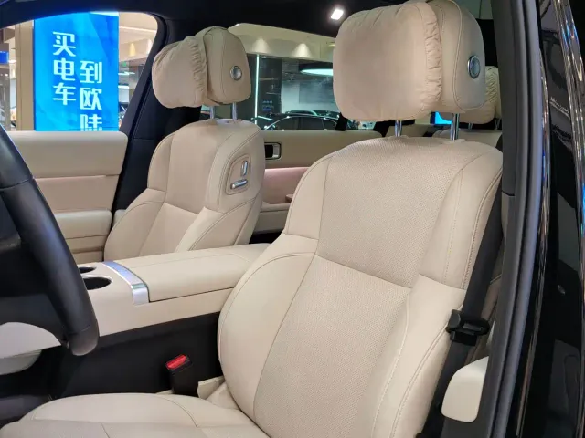 Li Auto L7 — Фото автомобиля 12