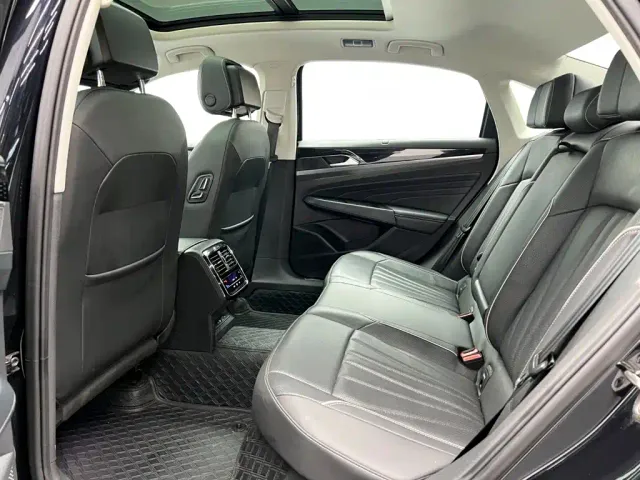 Volkswagen Passat — Фото автомобиля 17