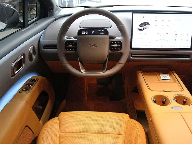 Li Auto i8 — Фото автомобиля 9