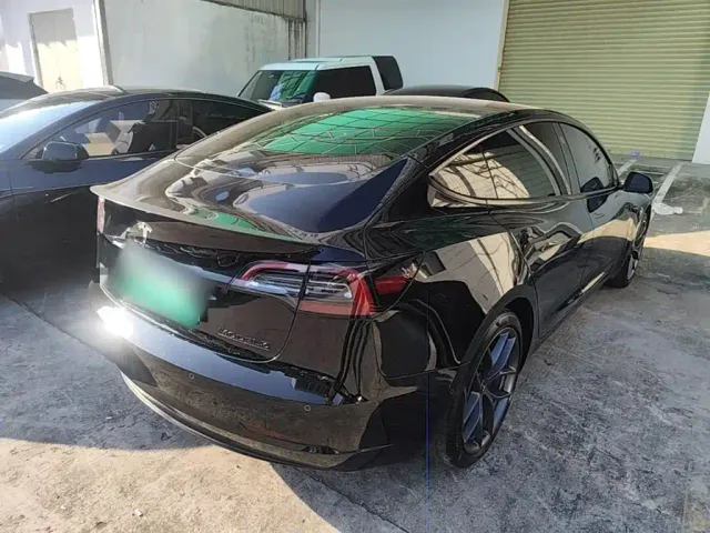Tesla Model 3 — Фото автомобиля 6