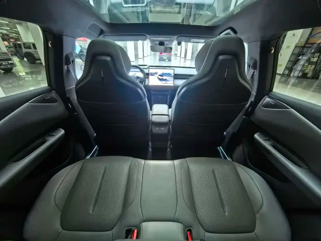 Lynk & Co Z20 — Фото автомобиля 8