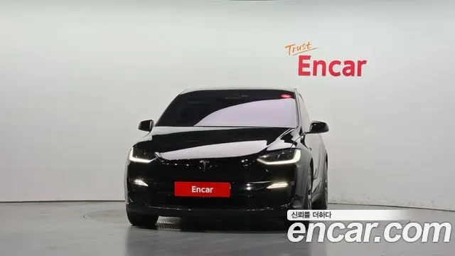 Tesla Model X — Фото автомобиля 3
