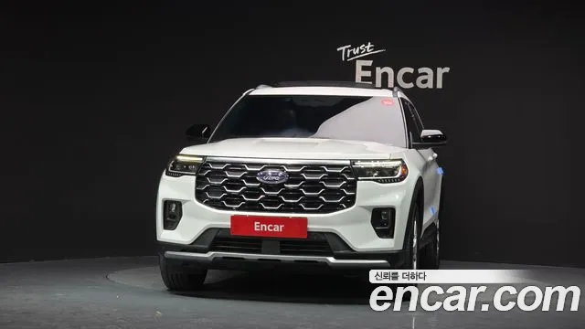 Ford Explorer — Фото автомобиля 3