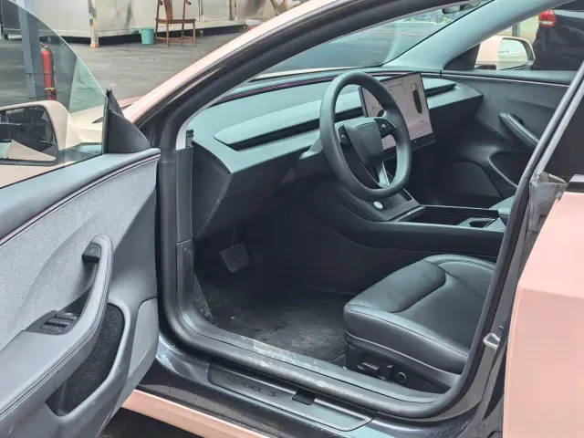 Tesla Model 3 — Фото автомобиля 8