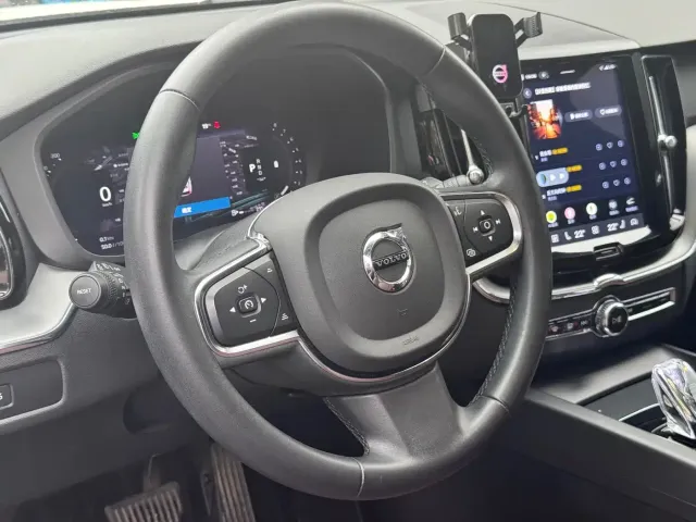 Volvo XC60 — Фото автомобиля 9