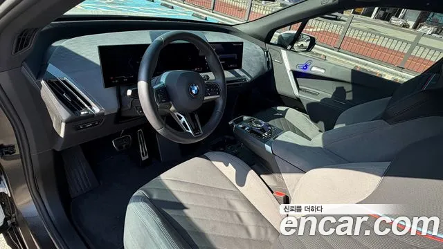 BMW iX — Фото автомобиля 11