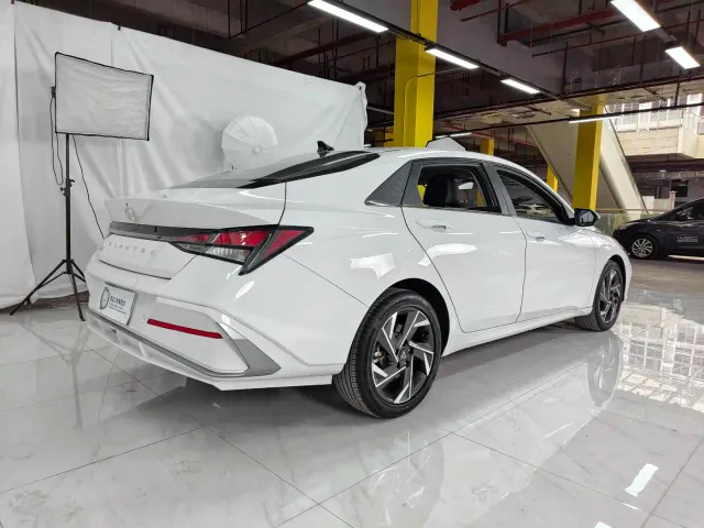 Hyundai Elantra — Фото автомобиля 6