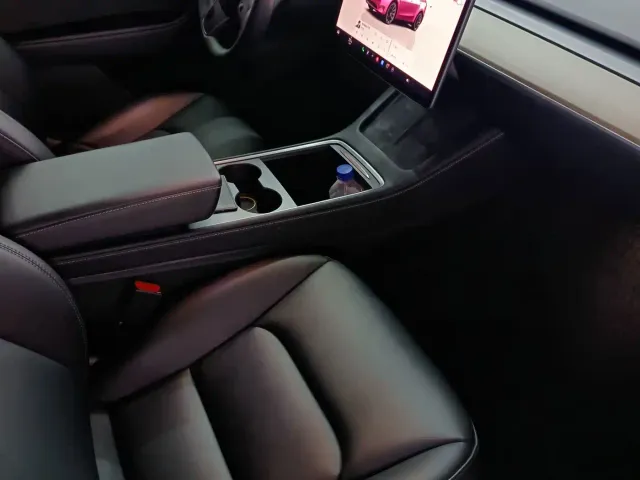 Tesla Model Y — Фото автомобиля 6