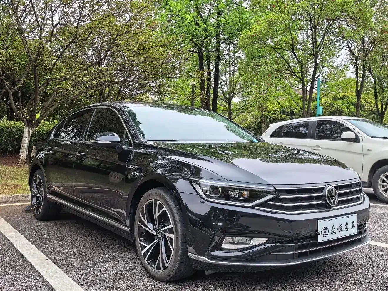 Volkswagen Magotan 2021 330TSI DSG 30th Anniversary Edition — Фото автомобиля 3