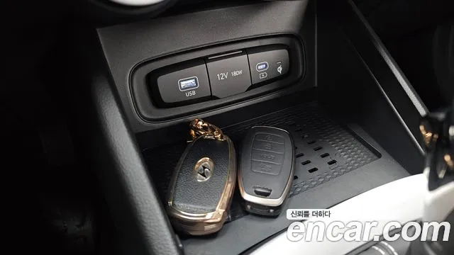 Hyundai Venue — Фото автомобиля 29
