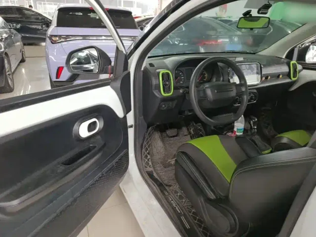 Roewe Clever — Фото автомобиля 15