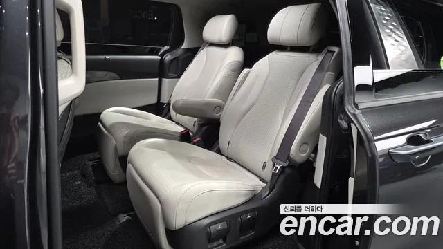Kia Carnival Generation 4 — Фото автомобиля 17