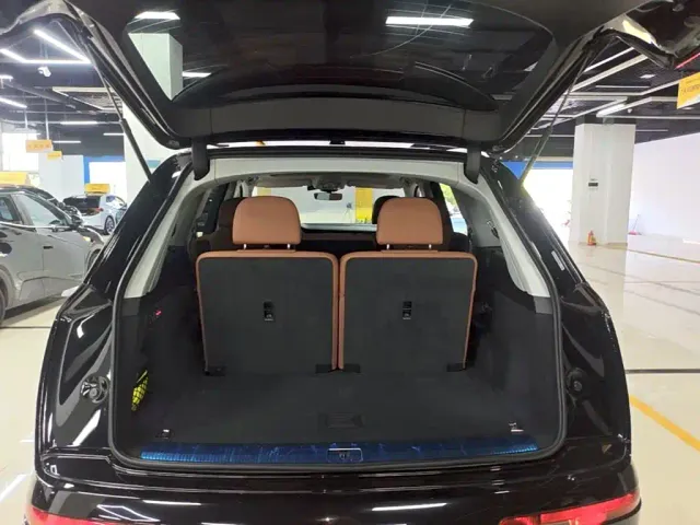 Audi Q7 — Фото автомобиля 18