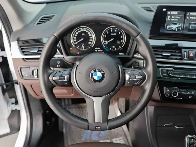 BMW X1 — Фото автомобиля 12