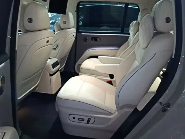 Li Auto i8 — Фото автомобиля 16