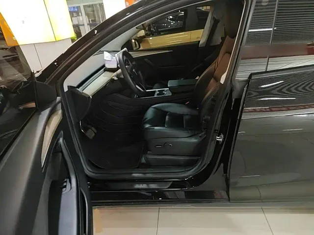 Tesla Model Y — Фото автомобиля 14