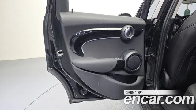 Mini Cooper Cooper 5 дверей Classic — Фото автомобиля 25