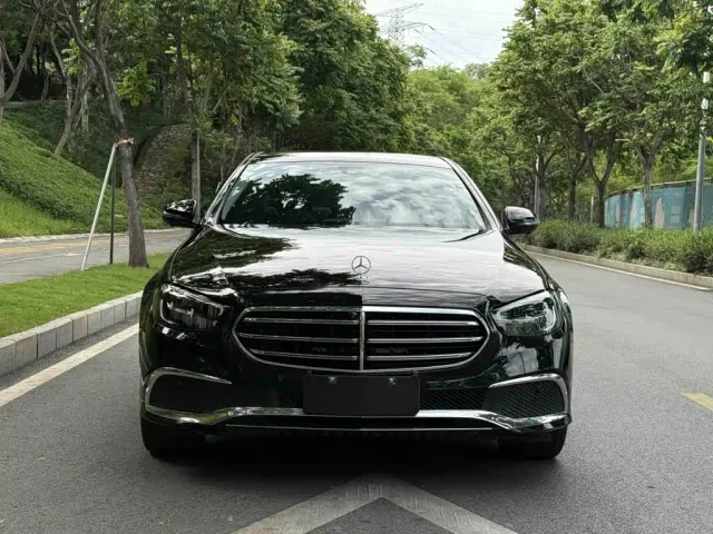 Mercedes-Benz E-Class — Фото автомобиля 4