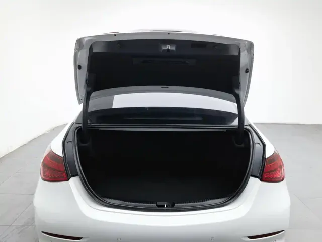 Mercedes-Benz C-Class — Фото автомобиля 16