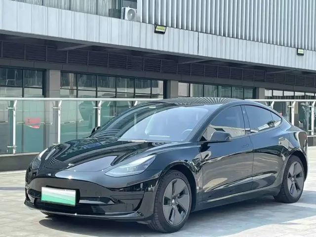 Фотография автомобиля — Tesla Model 3