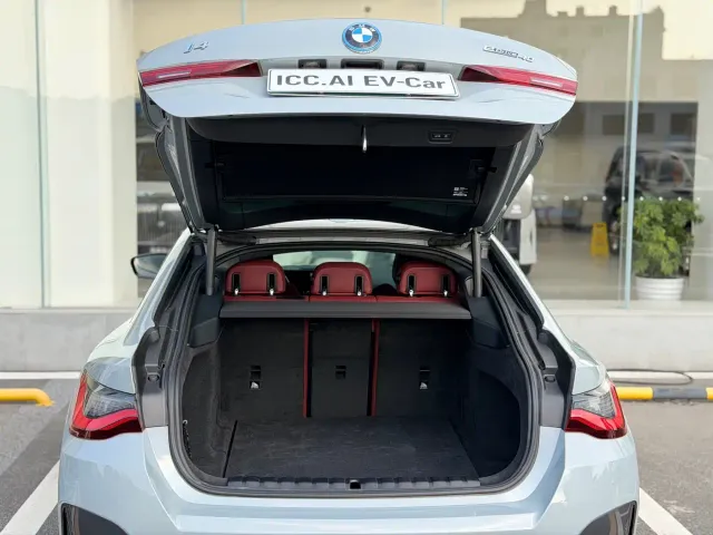 BMW i4 — Фото автомобиля 16