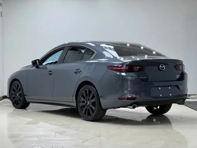Mazda Axela — Фото автомобиля 4