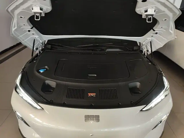 Geely Galaxy E8 — Фото автомобиля 19
