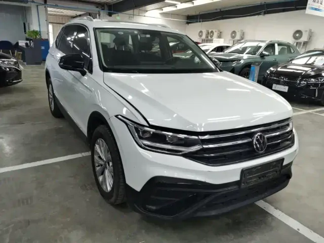 Volkswagen Tiguan L — Фото автомобиля 3
