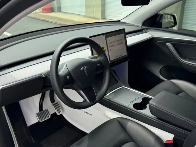 Tesla Model Y — Фото автомобиля 4