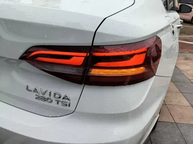 Volkswagen Lavida — Фото автомобиля 7