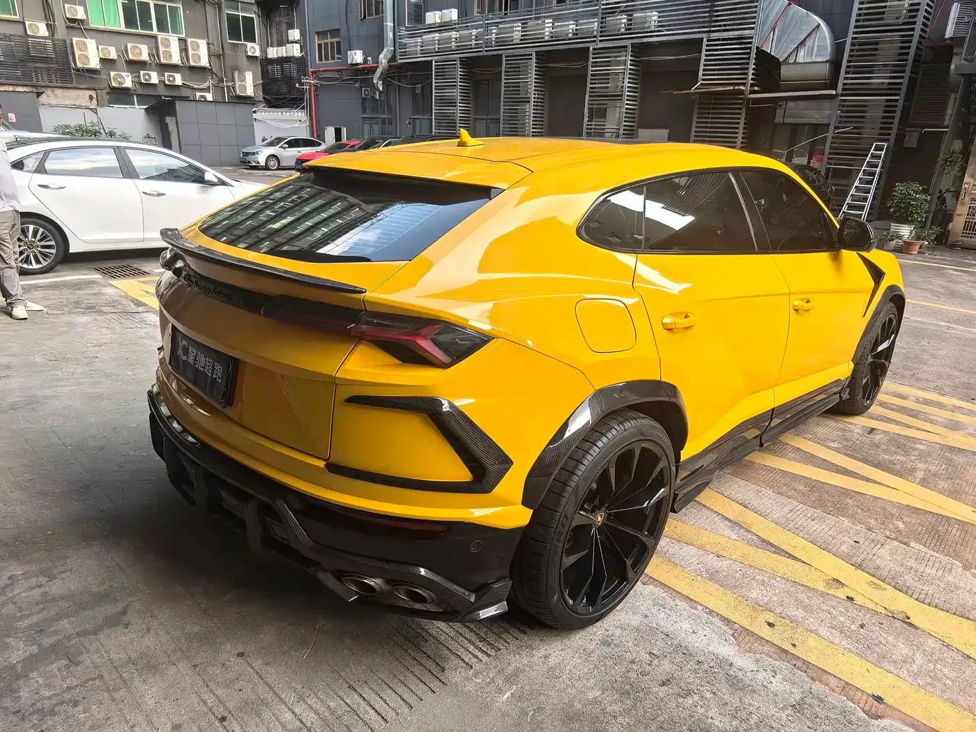 Lamborghini Urus 2021 4.0T V8 — Фото автомобиля 8
