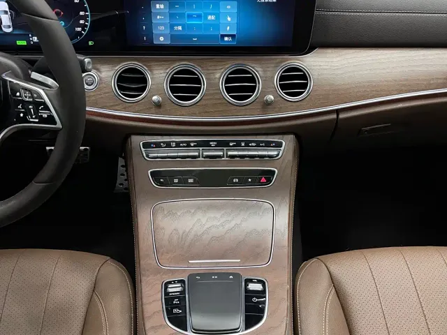 Mercedes-Benz E-Class — Фото автомобиля 7