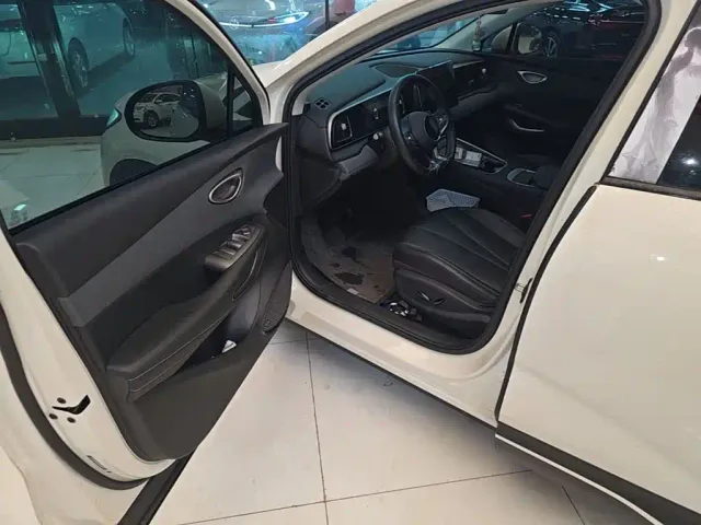 BYD Sealion 05 EV — Фото автомобиля 15