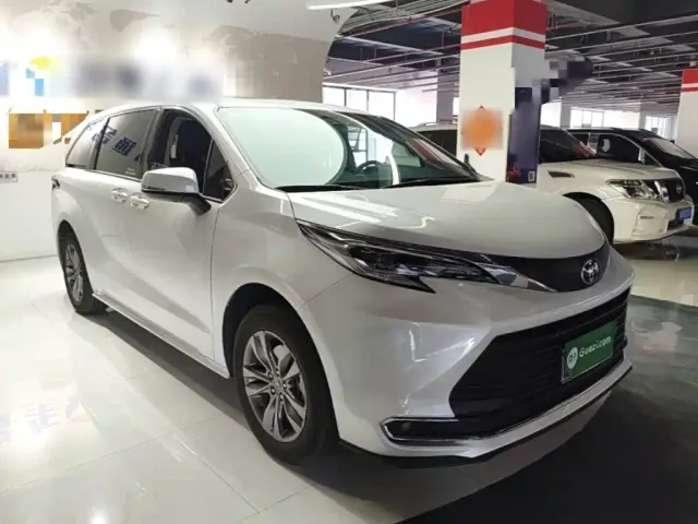 Toyota Sienna — Фото автомобиля 3
